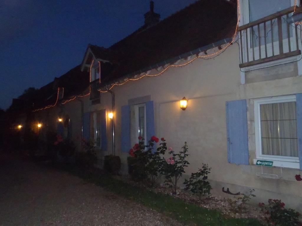 Chambres D'hôtes Du Domaine De Jacquelin Saint-Germain-du-Puy Buitenkant foto